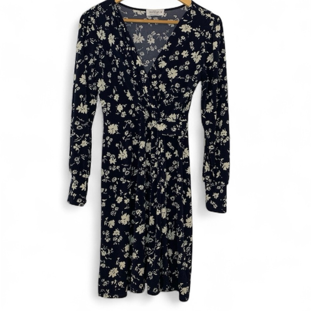 Kaileigh Long Sleeve V Neck Floral Wrap Dress in Black and Cream Size Medium